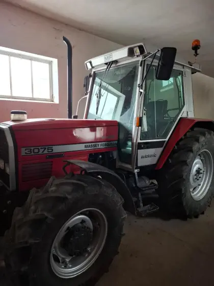 Traktor Massey Ferguson 3075 Dynashift