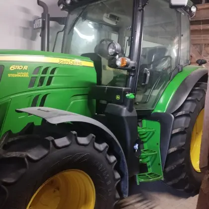 John Deere Schlepper 6110 R, fast neu