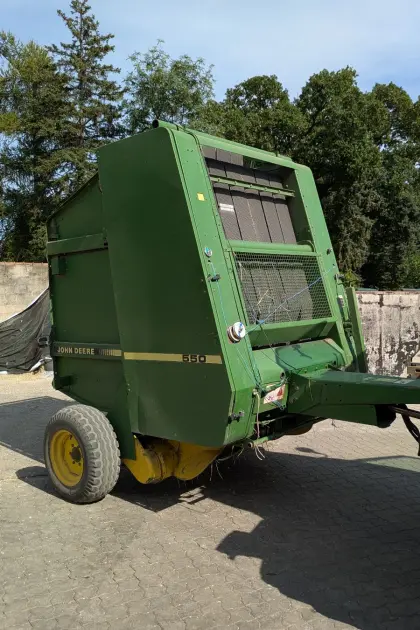 John Deere 550 Rundballenpresse