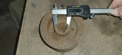 5-rillige Keilriemenscheibe 12,5 cm Dm., Bohrung 28 mm Dm.