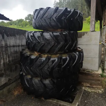 Reifensatz für Valtra Michelin und Radgewichte