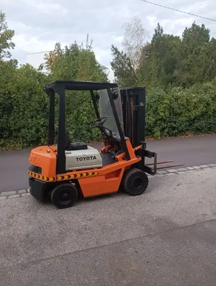 Toyota Gabelstapler 1.500 kg (voll ausgestattet.)
