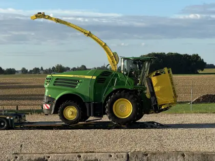 John Deere 8200i Feldhäcksler, Kemper 360 Plus, 140 Bstd.