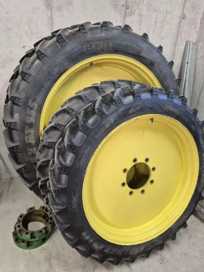 Pflegebereifung John Deere 6130 R