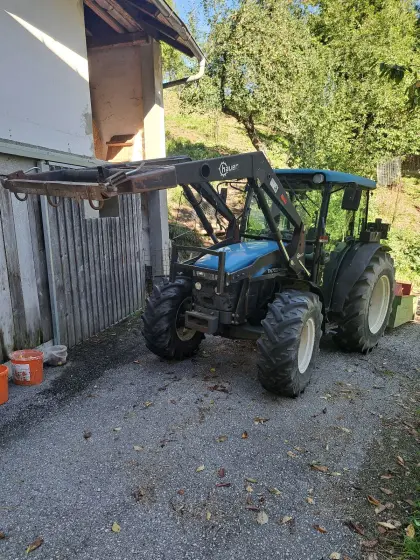 New Holland TN 75D mit Frontlader