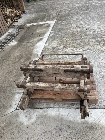 Antiker Pferdeschlitten