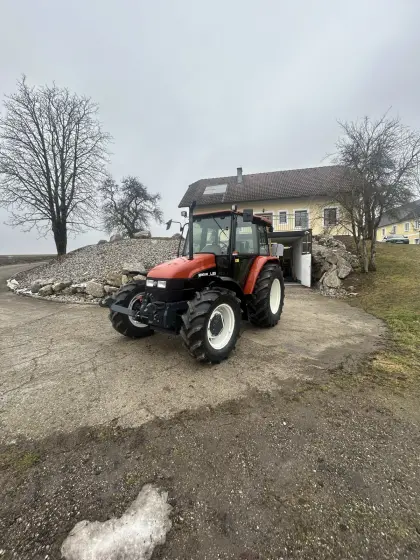 New Holland L85 Traktor