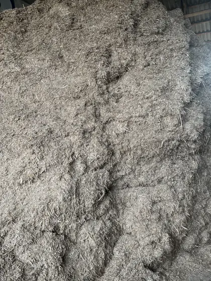 Tausche Einstreu gegen Hackgut