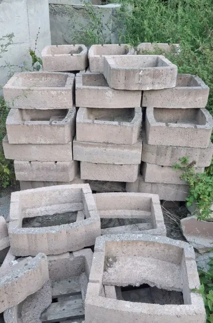 Beton-Böschungssteine
