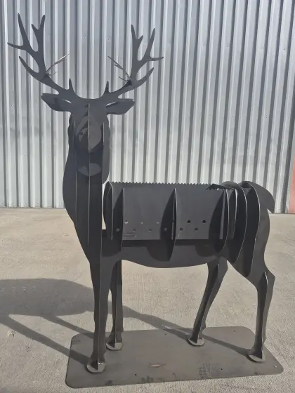 Hirsch aus Stahlblech, Deko, Griller, Feuerstelle, Blumen