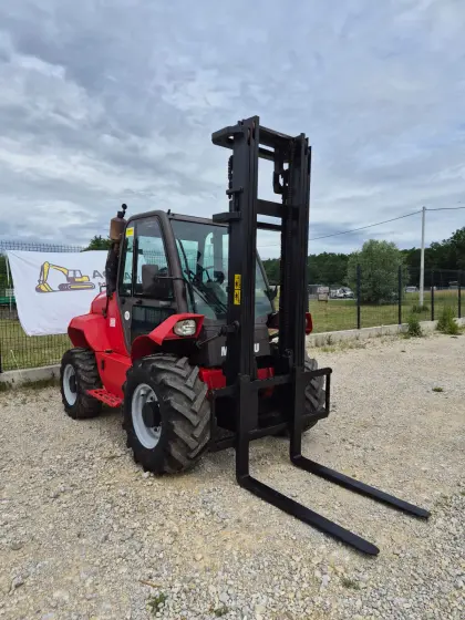 Manitou M30-4 Geländestapler 4x4