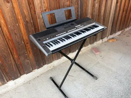 Keyboard Yamaha PSR E443