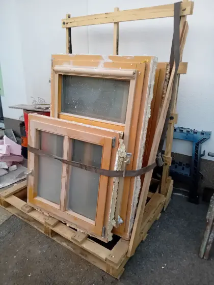 Holzfenster mit Rahmen