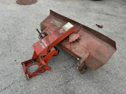 Gutbrod 1050, mit Schneepflug und Kehrmaschine