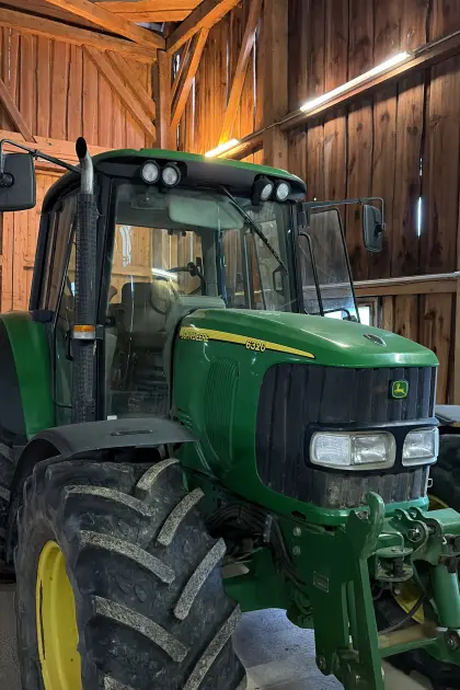John Deere 6320