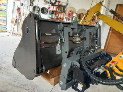 4-in-1-Schaufel mit Weidemann B-Aufnahme