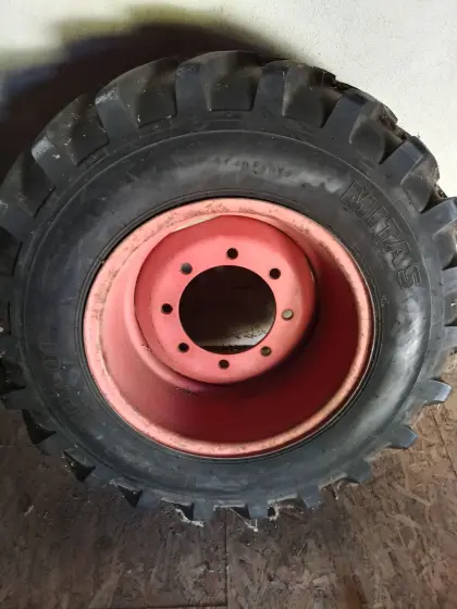 Reifen 12.5-20 MPT auf Lemmerz-Felge