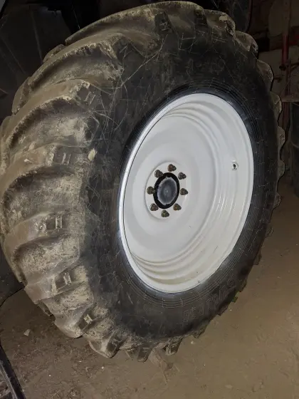 Kompletträder 650/65 R38 und 540/65 R28