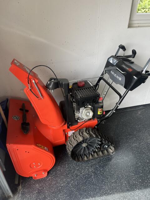Ariens Schneefräse Deluxe 28