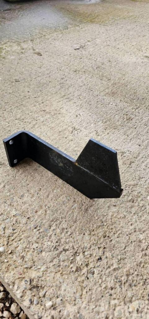 Steyr 9094 Werkzeugkasten-Halterung