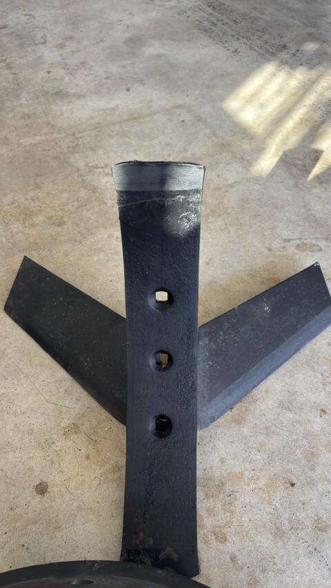 Knoche Flügelschare mit Meißelschare
