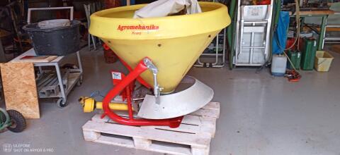 Salzstreuer mit Kardanantrieb Typ AG 400