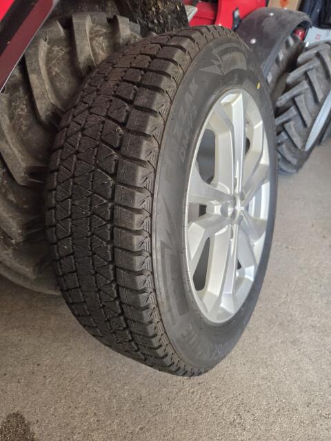 Winterreifen mit Felge für Toyota RAV4