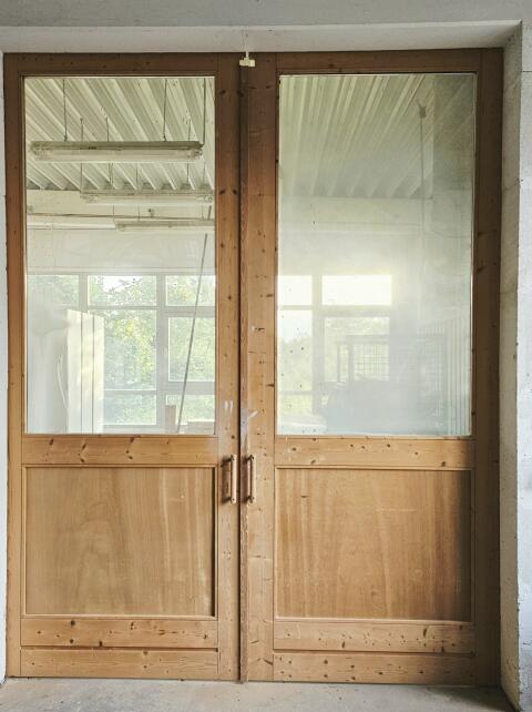 Schiebetor, 2-flügelig, teilverglast, mit Schiene, 259 x H 329