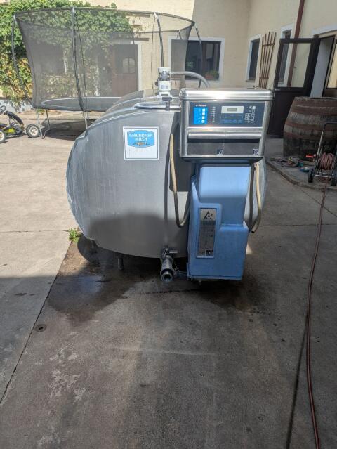 Delaval Milchtank 2.000 l inkl. Kühlung und Waschautomat