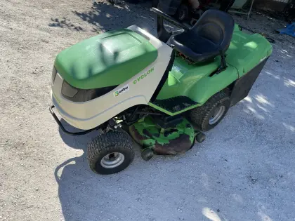Rasenmähertraktor Suche