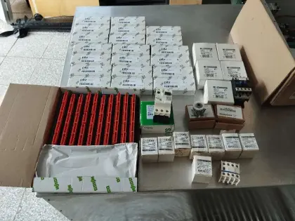 Elektroinstallationsmaterial, ca. 35 Teile