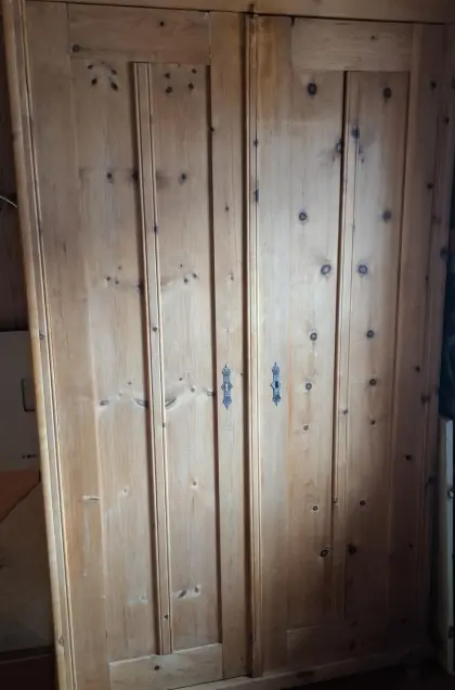 Schrank aus Zirbe