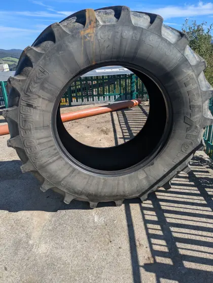 Reifen 710/70 R42