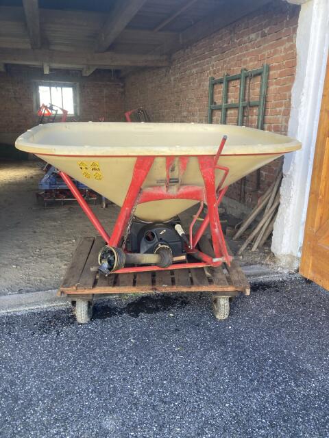 Vicon Pendelstreuer 600 l