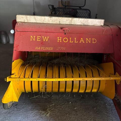 New Holland Ballenpresse Hayliner 276