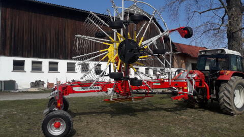 Pöttinger Mittelschwader 762C