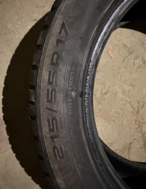 2 Stk. Winterreifen Nokian Snowproof 1