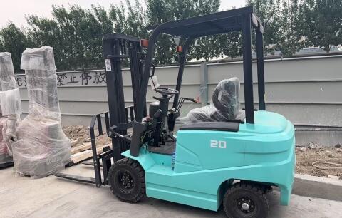 Elektrostapler 2 t Gabelstapler