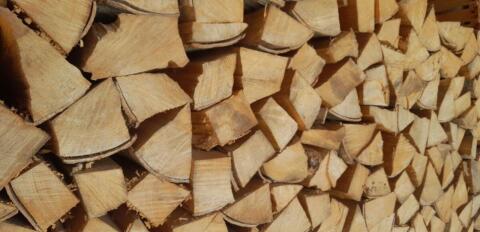 Trockenes Buchenbrennholz