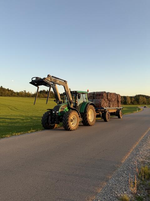 Valtra N142V mit Frontlader, Valtra N142V