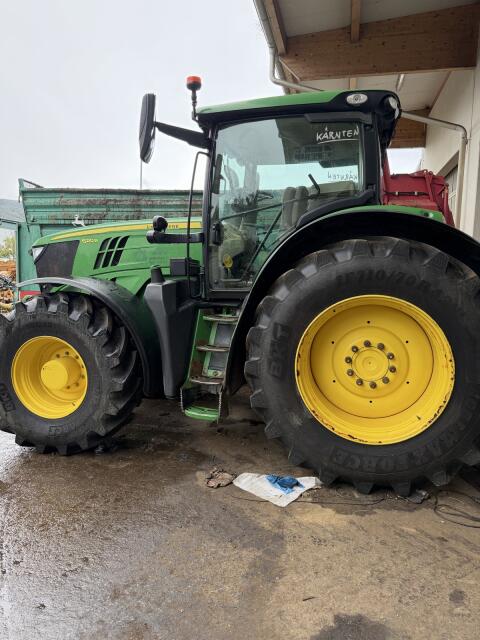 John Deere 6210R
