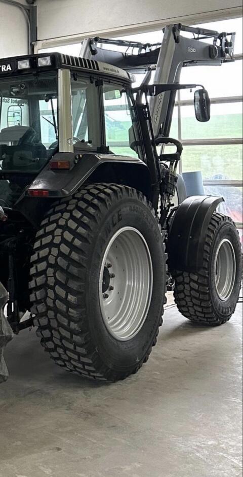 Valtra Kompletträdersatz 480/80R34, 400/80R24 Kommunal