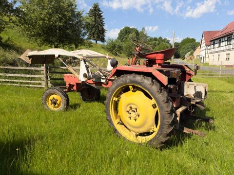 RS09 Traktor mit Frontlader, TÜV, HU bis 2/2027, RS09