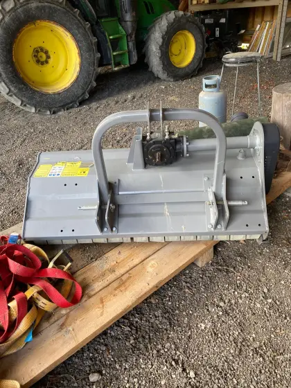 Solis 26 HST (M5) Kompakttraktor mit Zubehör
