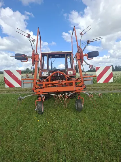 Kreiselheuer Fella TH 540 Hydro mit Grenzstreueinrichtung