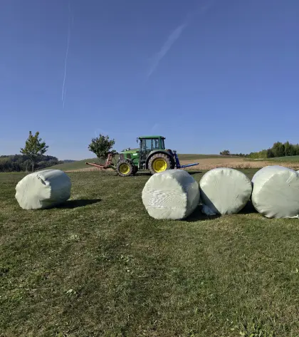 4 Silageballen, 3. Schnitt 2.026 und 12 Strohballen