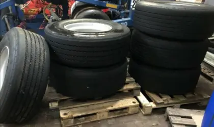 Komplett-Kipperreifen 385/65R22,5, 10 Loch, ET 0