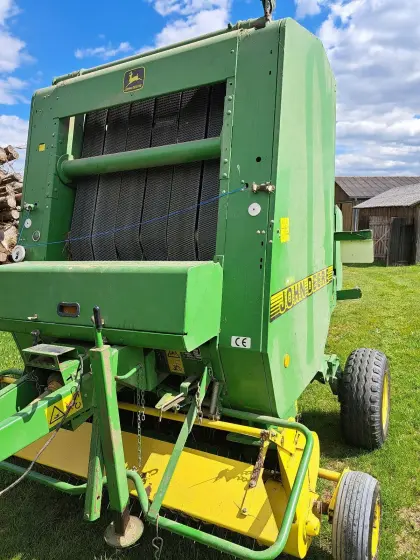 Verkaufe John Deere 580 Rundballenpresse