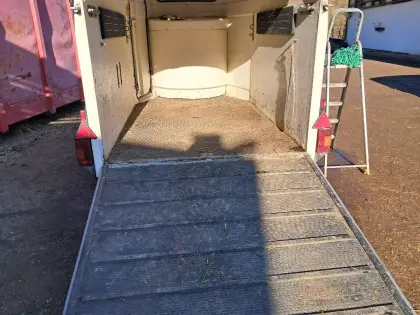 Neuer Preis: Westfalia Jupiter Zwei-Pferde-Anhänger