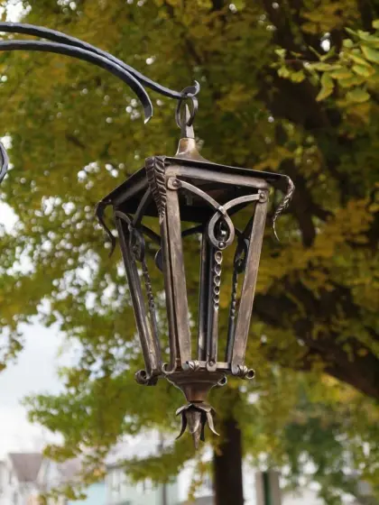 Blumentische, Laternen, geschmiedet